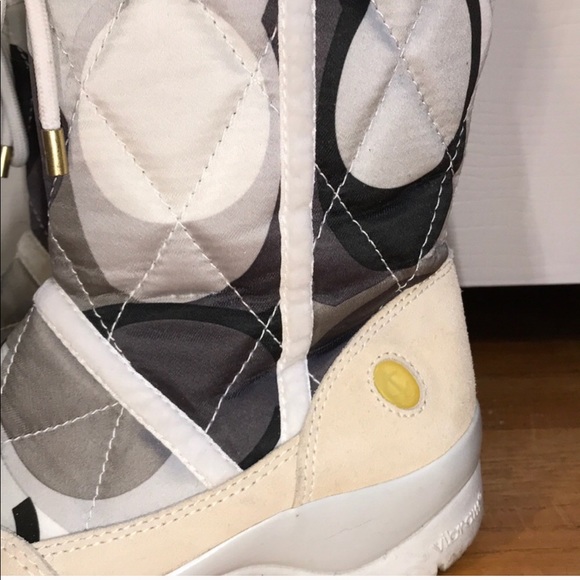 Coach Sasha Snowboots with Rabbit Fur - Picture 3 of 5